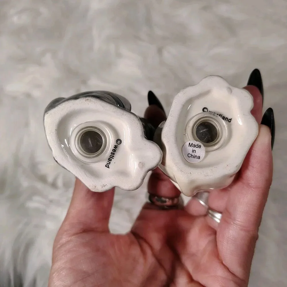 Cats In Santa Hats Kissing Magnetic Salt&Pepper Shakers Westland MWAH! Ceramic